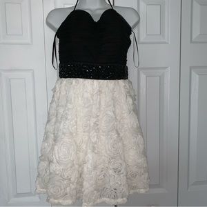 Lovely white and black homecoming dress size 13 Juniors